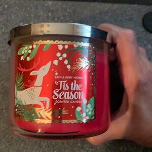 Bath & Body Works ‘Tis the Season candle new slight split in center